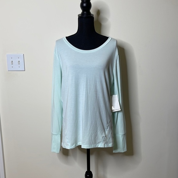 𝅺‼️NWT Gap Fit Athletic Top ‼️⭐️ - Picture 1 of 3